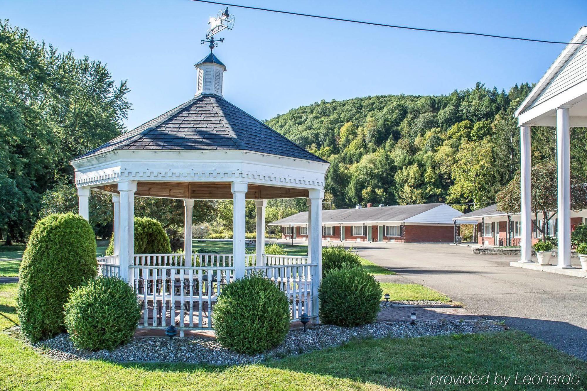 Rodeway Inn Marshall Manor Horseheads Exterior photo